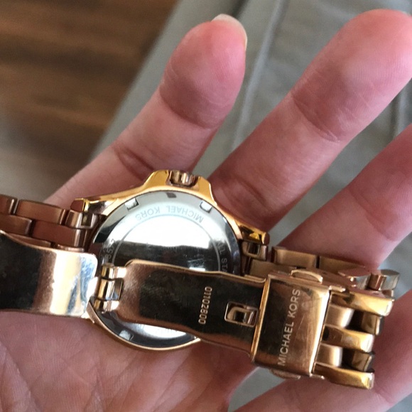 Michael Kors Rose Gold Watch - Picture 5 of 5